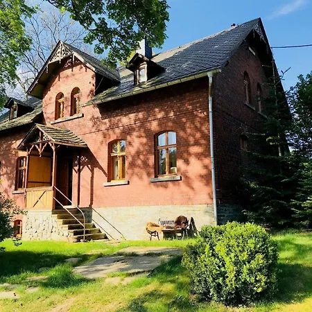 Charmantes Ferienhaus In Guerth Mit Terrasse Und Garten Hébergement de vacances